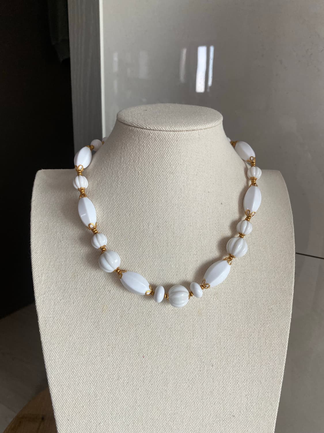 빈티지 화이트 비즈 골드장식 목걸이 상품이미지8