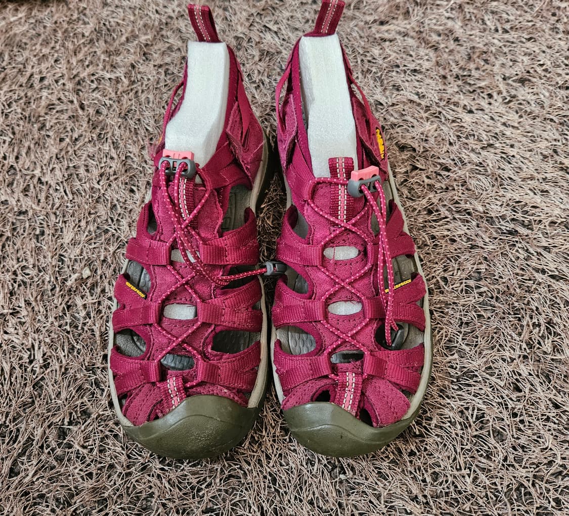킨(KEEN) 버건디 위스퍼 스트렙 샌들 240size 상품이미지3