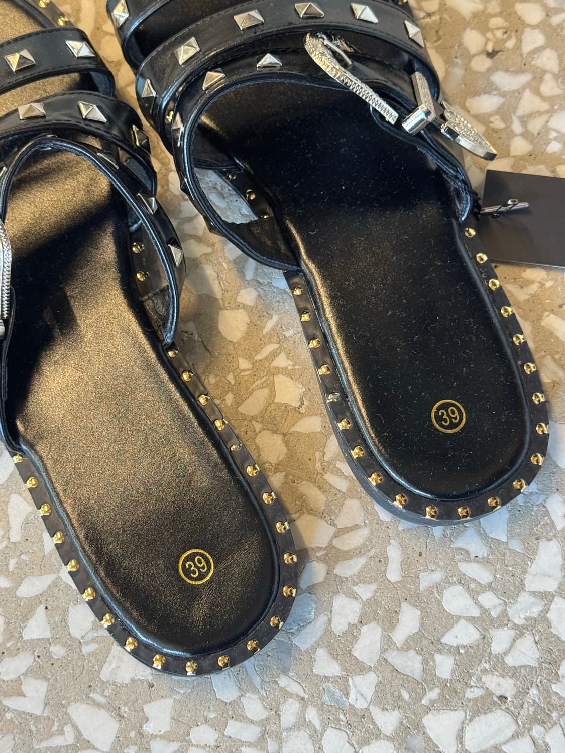 Valentino Garavani  Rock Stud Flat   상품이미지5