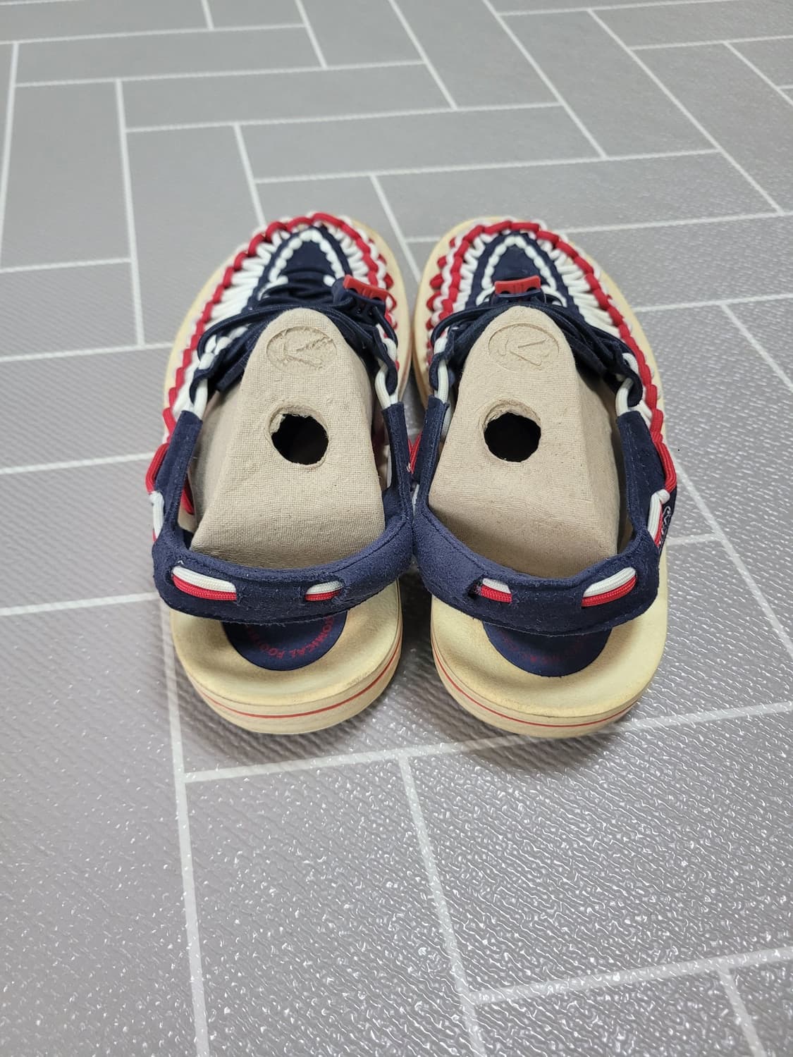 Keen 킨 유니크 네이비 레드 샌들 240 상품이미지4