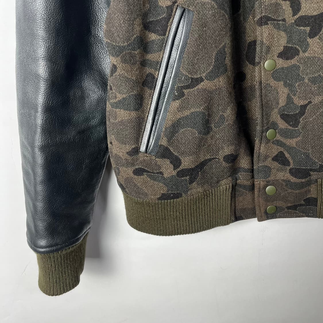 [Columbia] 컬럼비아 카우스킨 카모 바시티자켓 상품이미지4