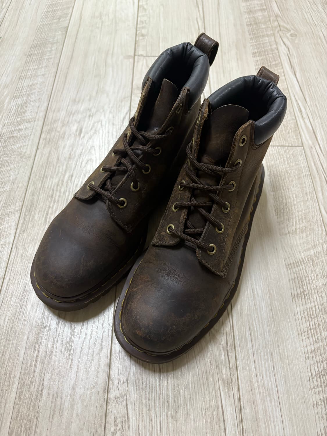 닥터마틴 6홀 크레이지홀스 270 상품이미지1