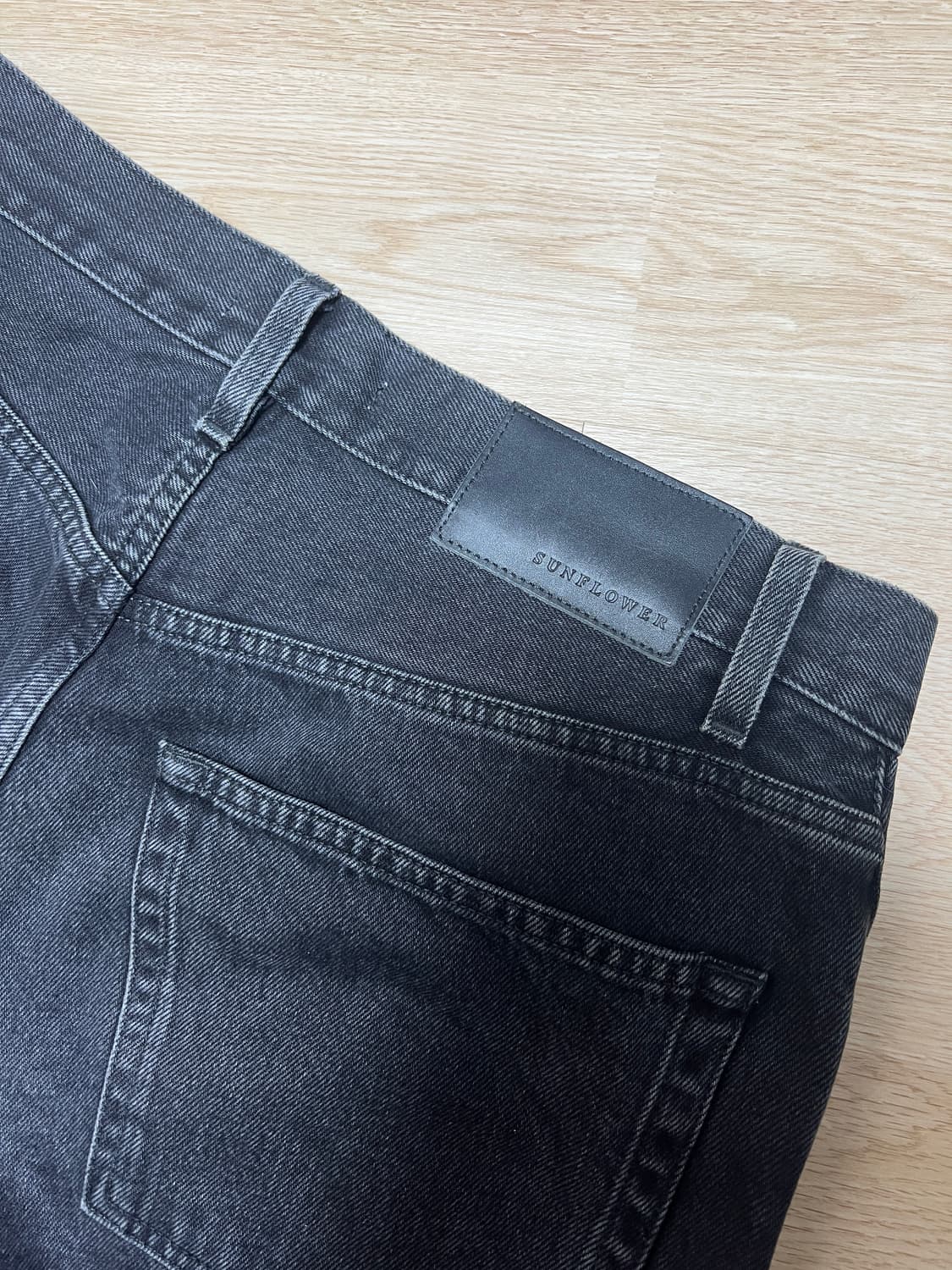 선플라워 와이드 트위스트 데님 워시드 블랙 흑청 32/32 상품이미지3