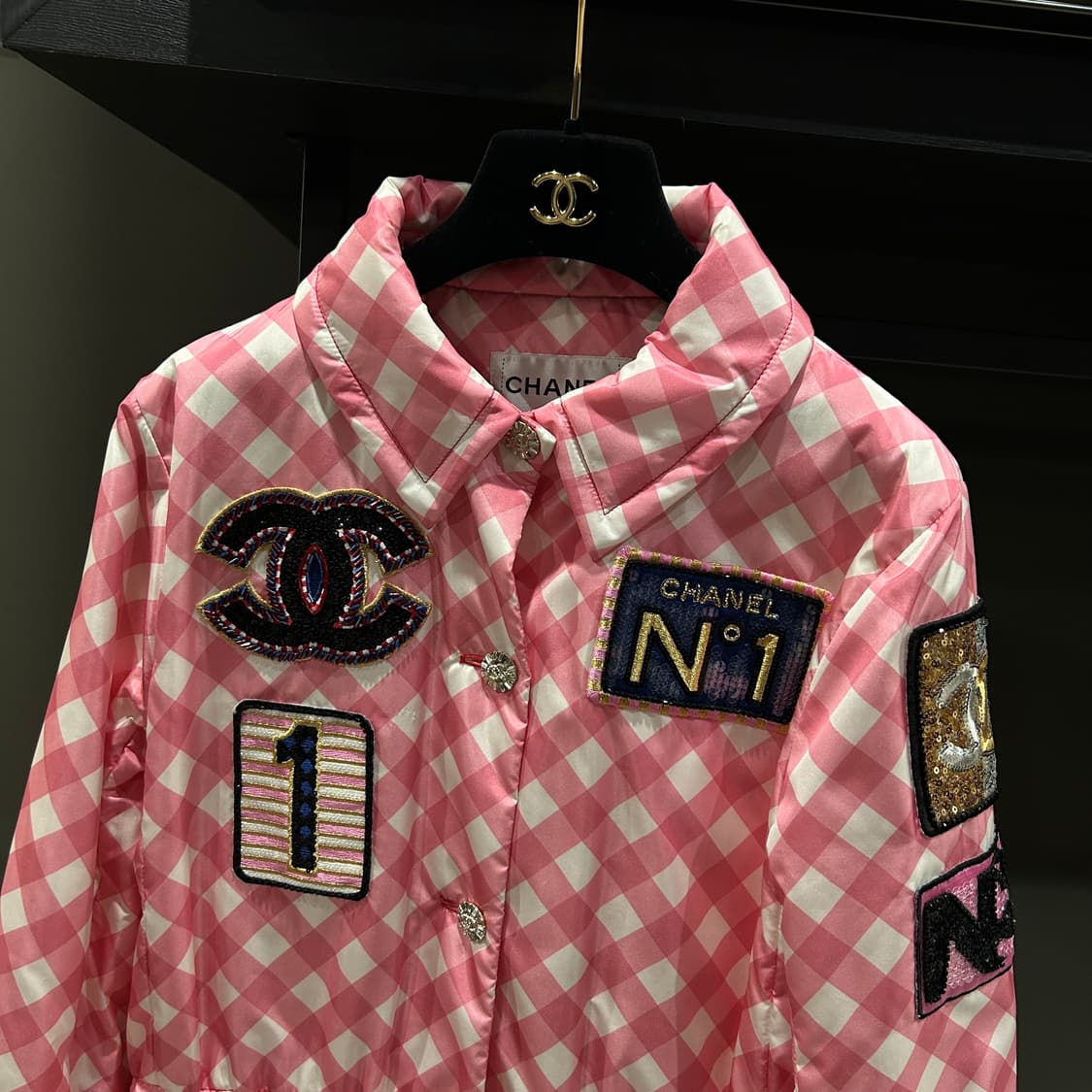 샤넬 23P 크루즈 스팽글 패치 자켓 상품이미지6