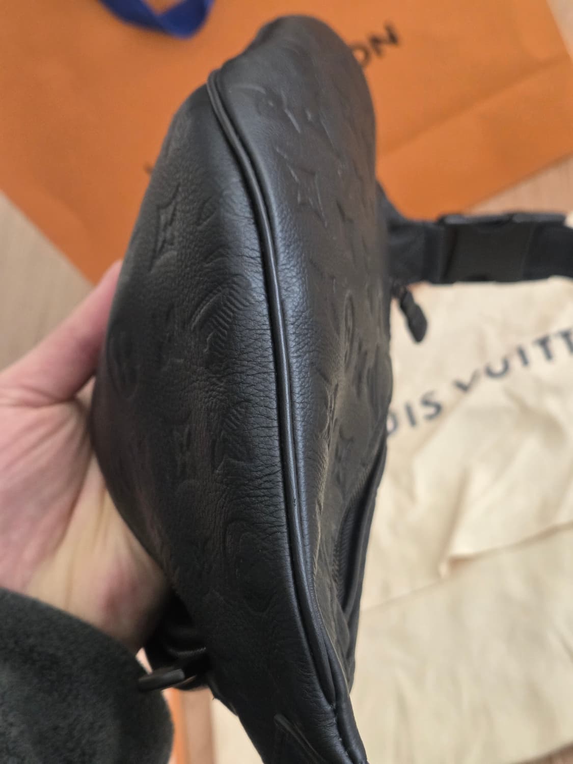 루이비통 디스커버리 레더 범백 섀도우 블랙 m46036 상품이미지6