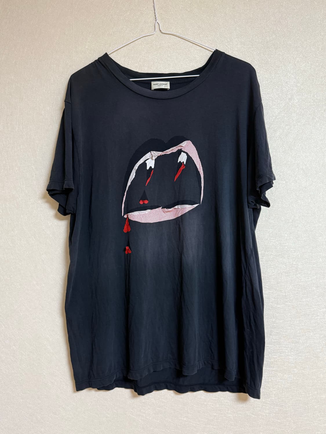 생로랑 16 에디슬리먼 블러드 러스터 티셔츠 상품이미지1