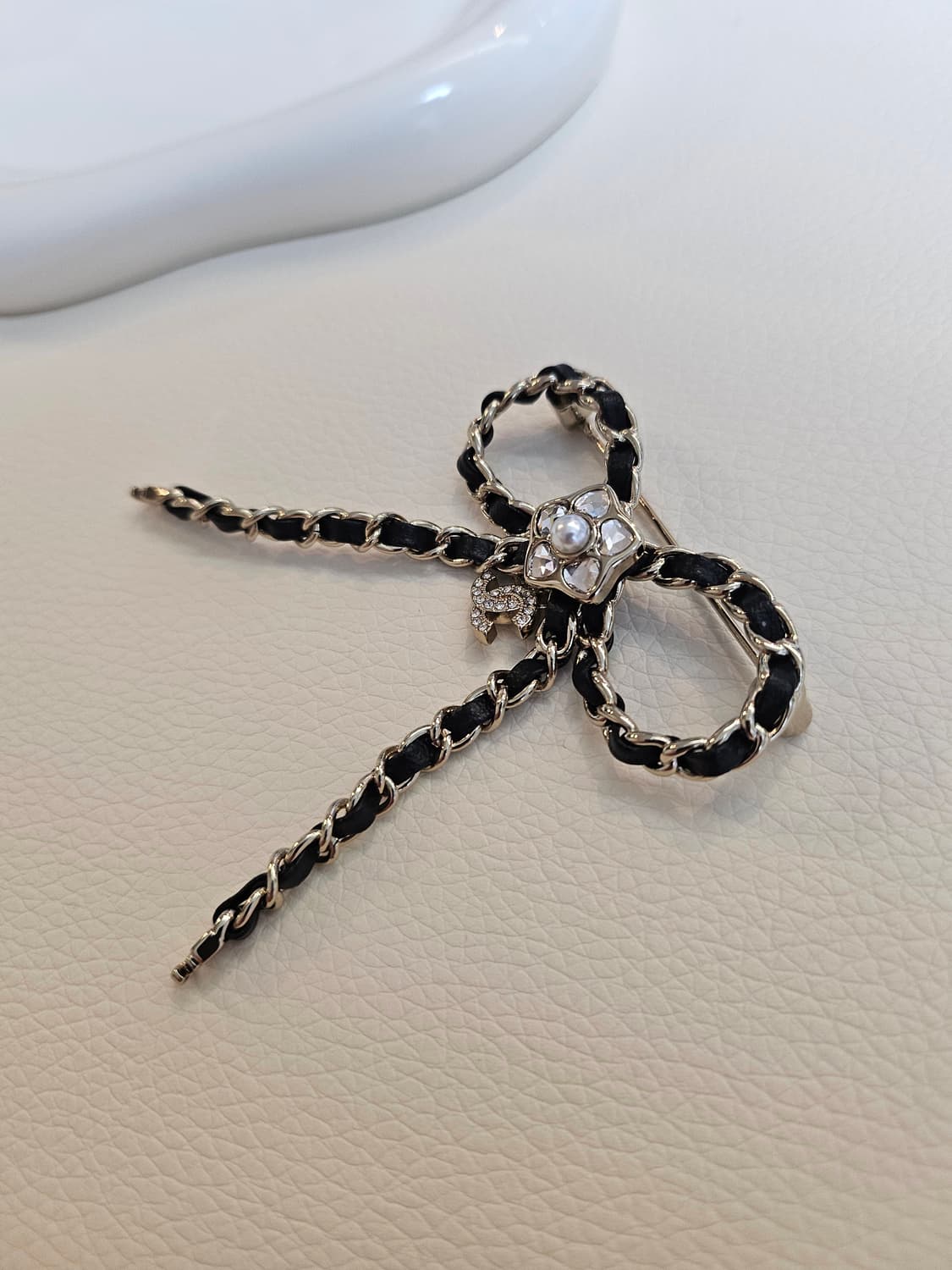 샤넬 CC 블랙 가죽 리본 브로치 업사이클링 상품이미지2