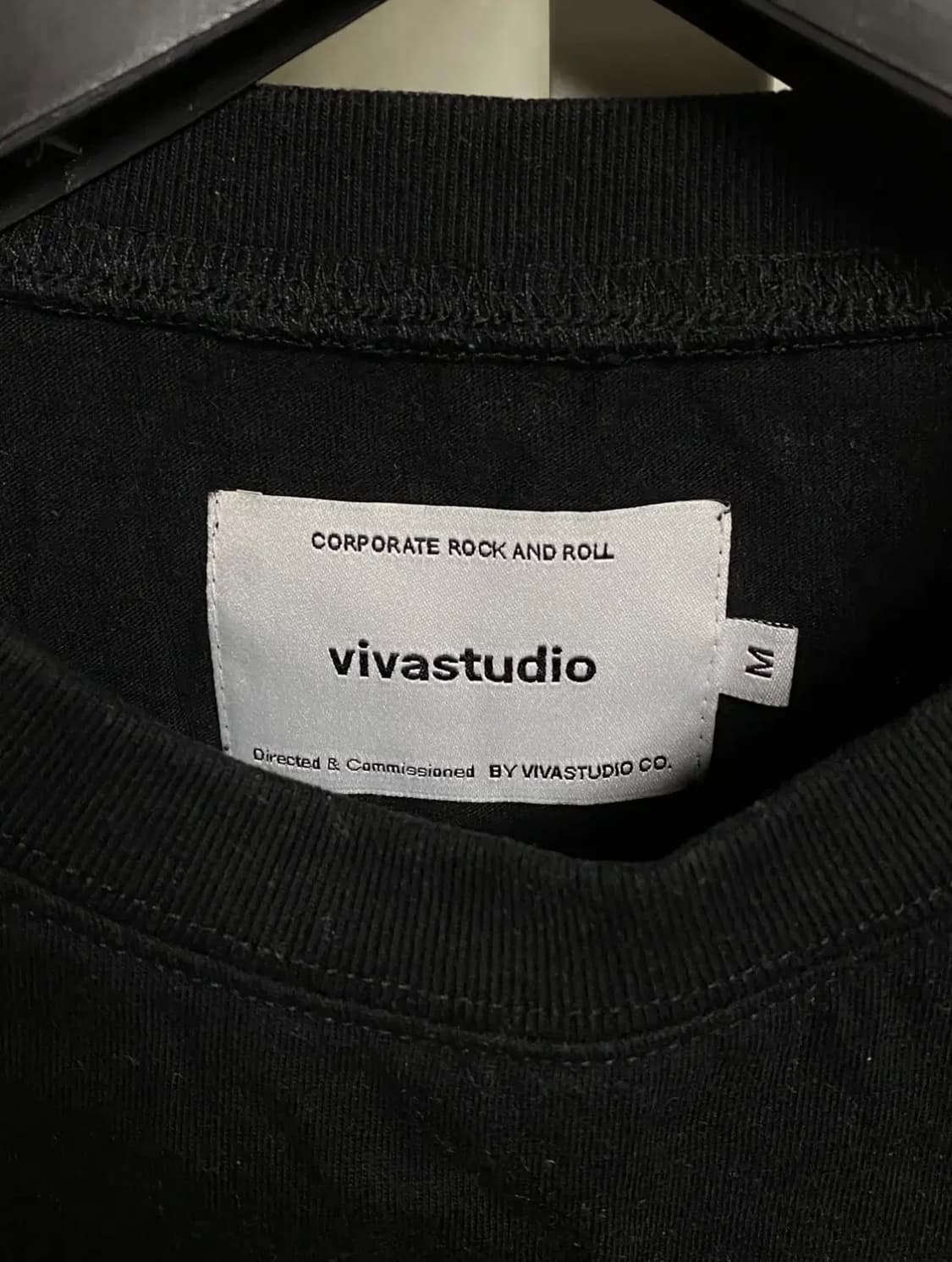 비바스튜디오 - 롱 슬리브 티셔츠 (블랙/M) 상품이미지3