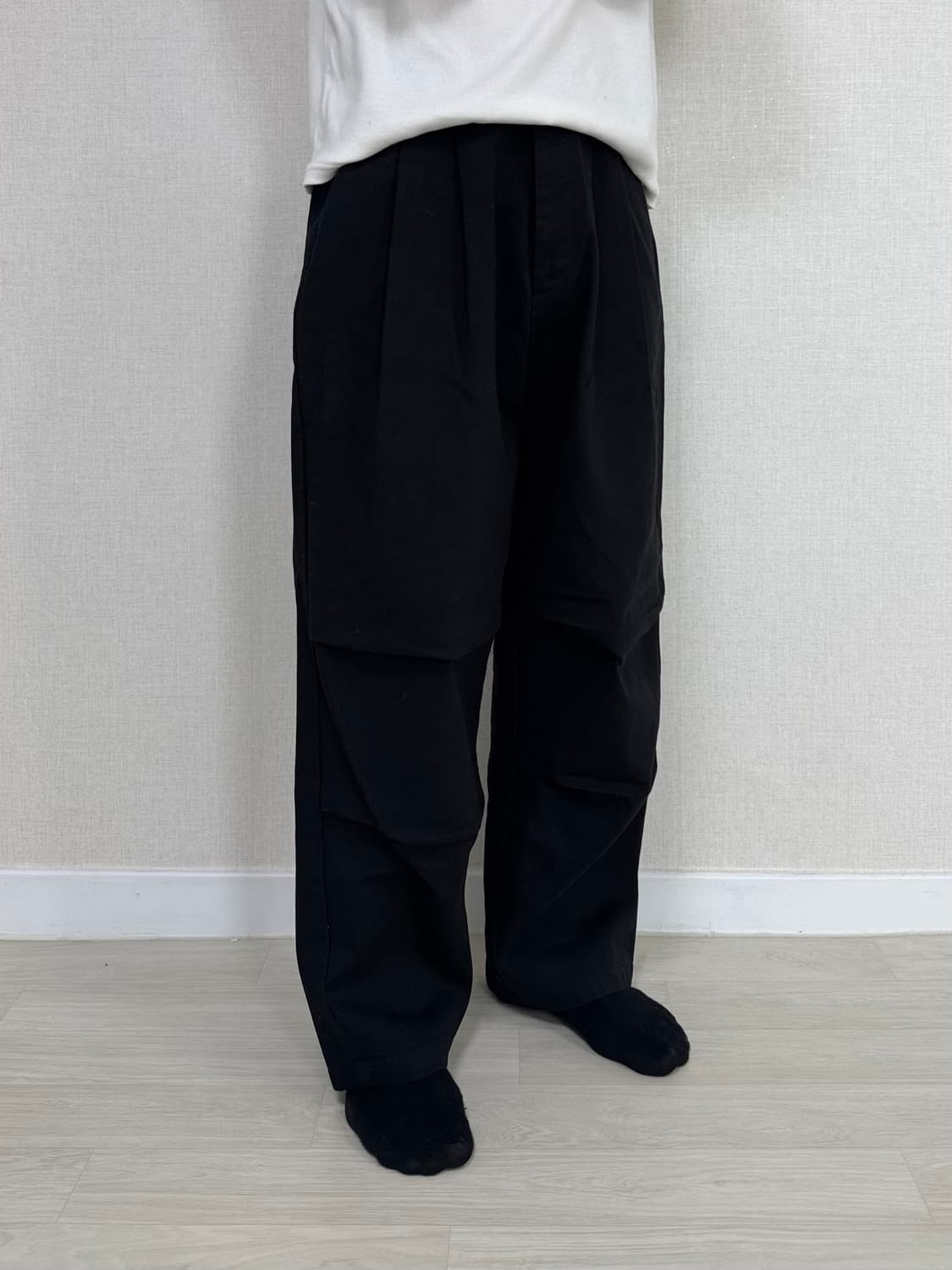블랙 핀턱 뒷밴딩 면팬츠(급처) 상품이미지2