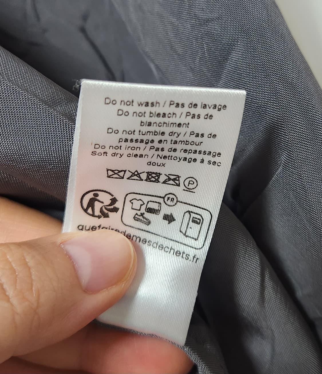 르메르 노티드블라우스 36 판매합니다. ALUMINIUM 컬러 상품이미지9