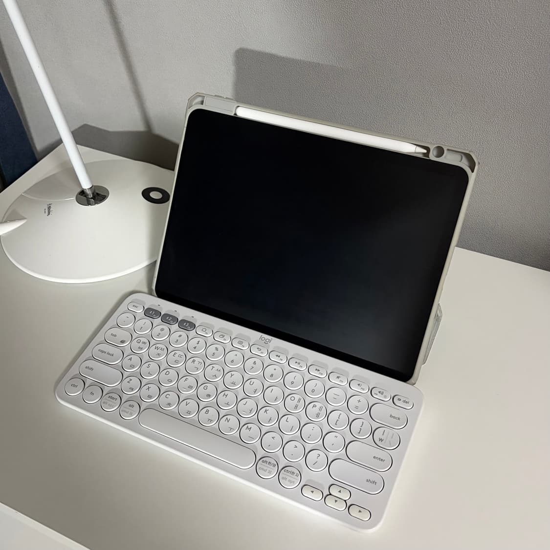 아이패드 에어5 256 + 애플펜슬 2세대 +로지텍 k380 상품이미지1