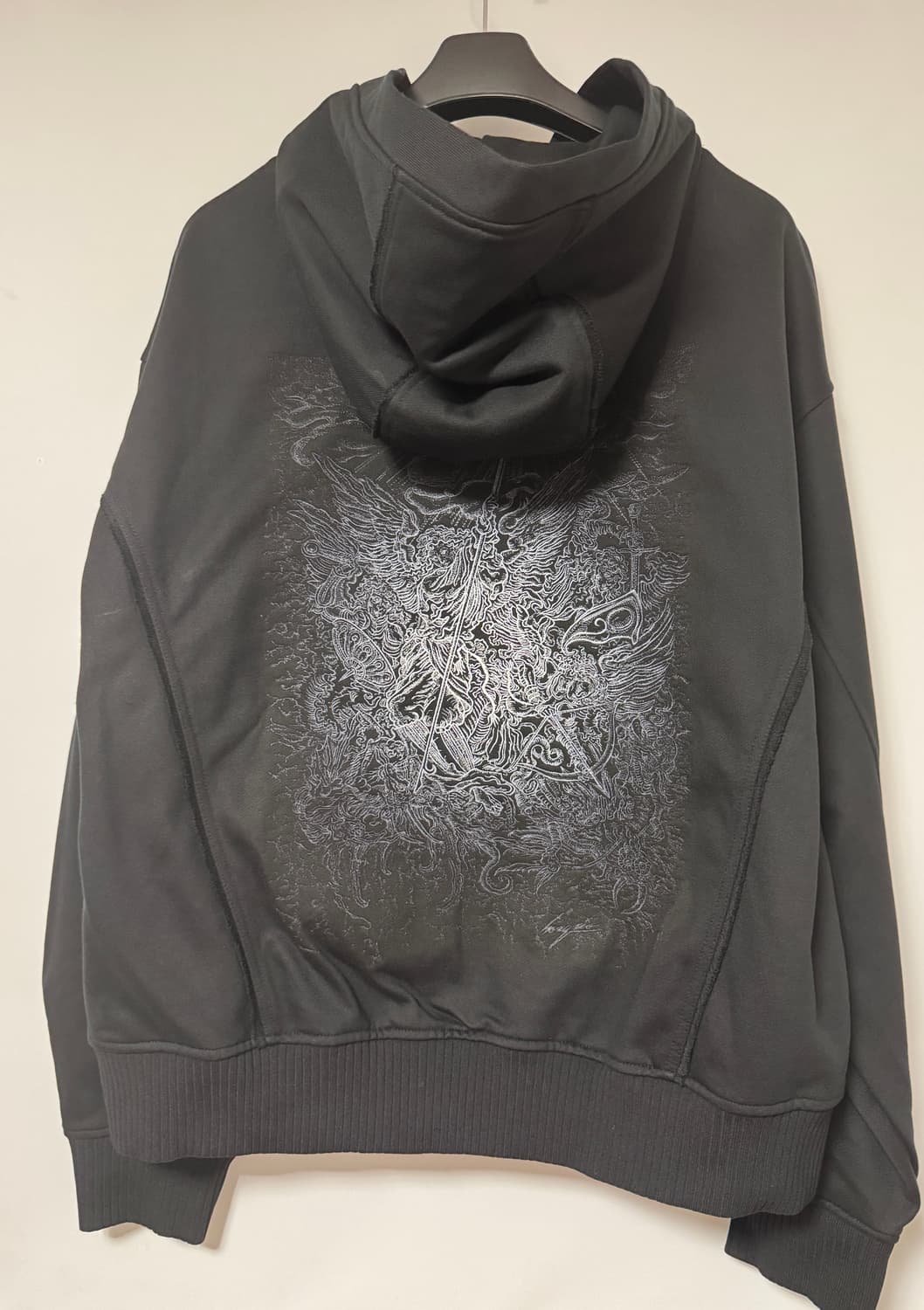 송지오 25fw 엠브로이드 자수 후드 집업 46 상품이미지1