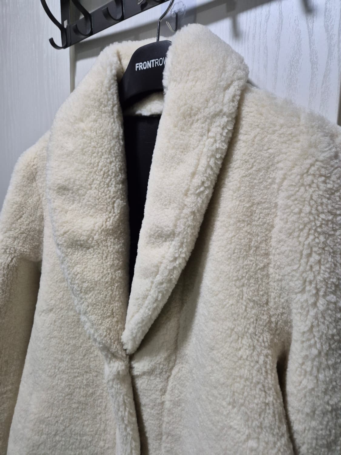 (새상품)프론트로우 아이보리 뽀글이 코트 상품이미지9