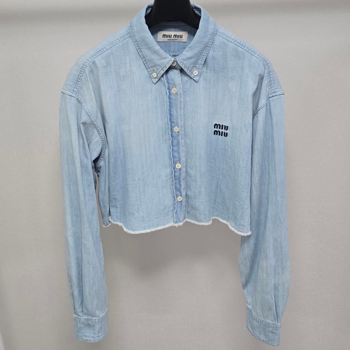 미우미우 샴브레이 데님 크롭 셔츠 40사이즈 판매 상품이미지1
