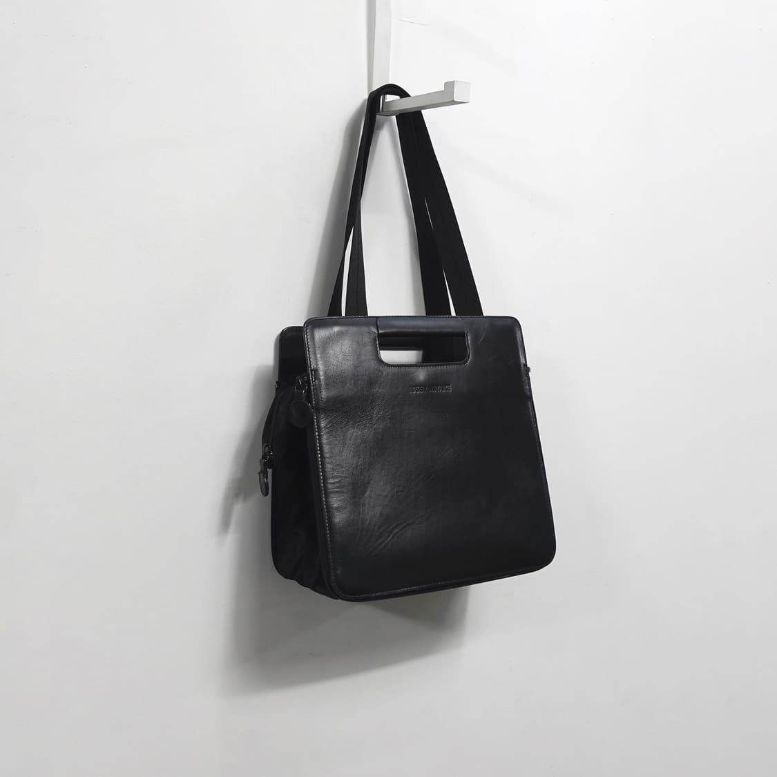 ISSEYMIYAKE 오리가미 확장 변형 파우치 핸들 레더 숄더백  상품이미지2