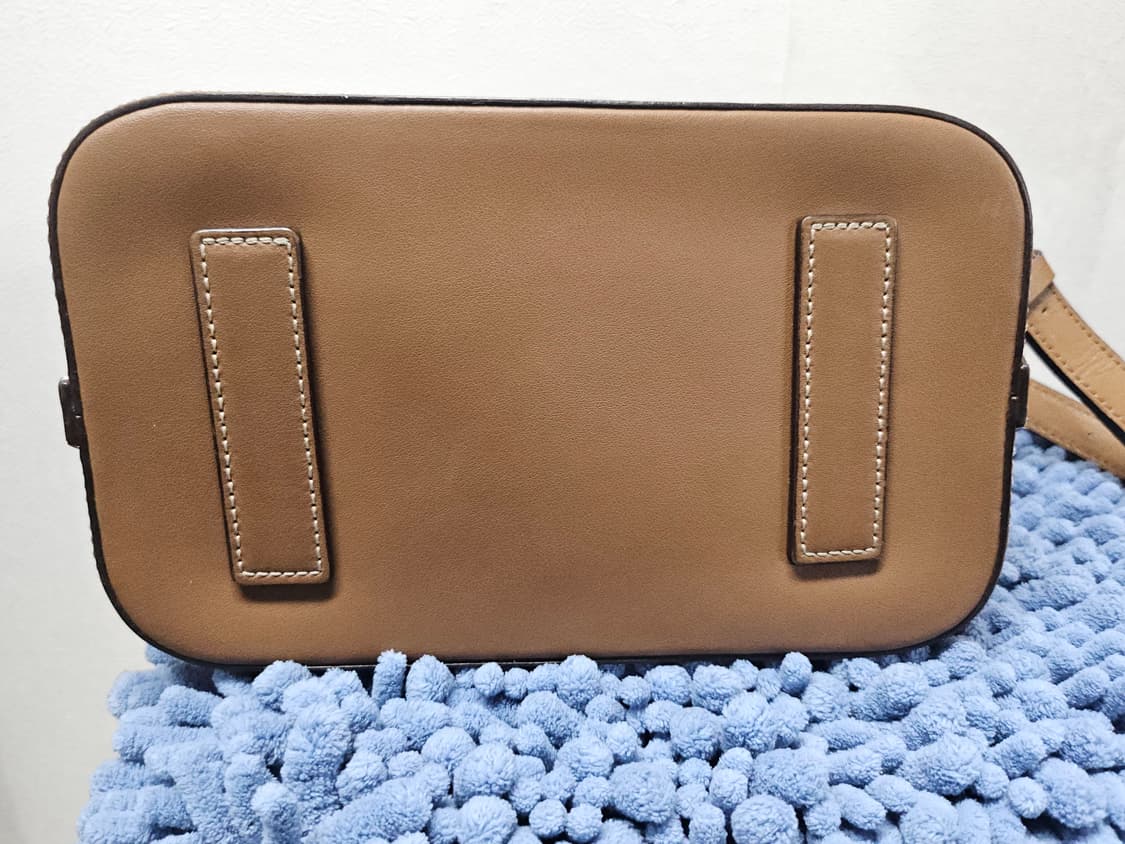 헤지스 헤리아토H 레더 패치 시그니처 패턴 버킷백21*23*13 상품이미지4