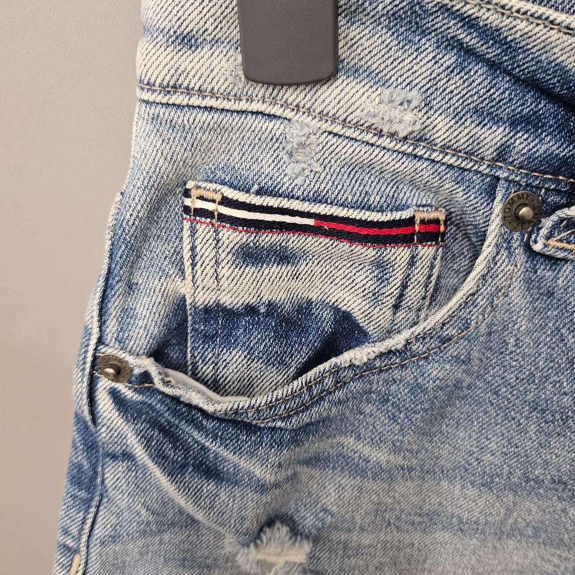 타미힐피거 여성 디스트로이 데님 쇼츠 상품이미지4