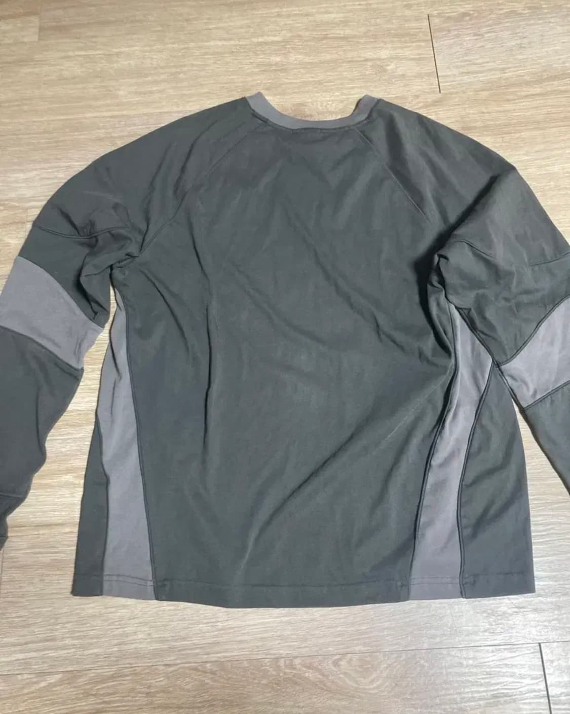 산산기어 파이핑 블락 롱슬리브 차콜 상품이미지2