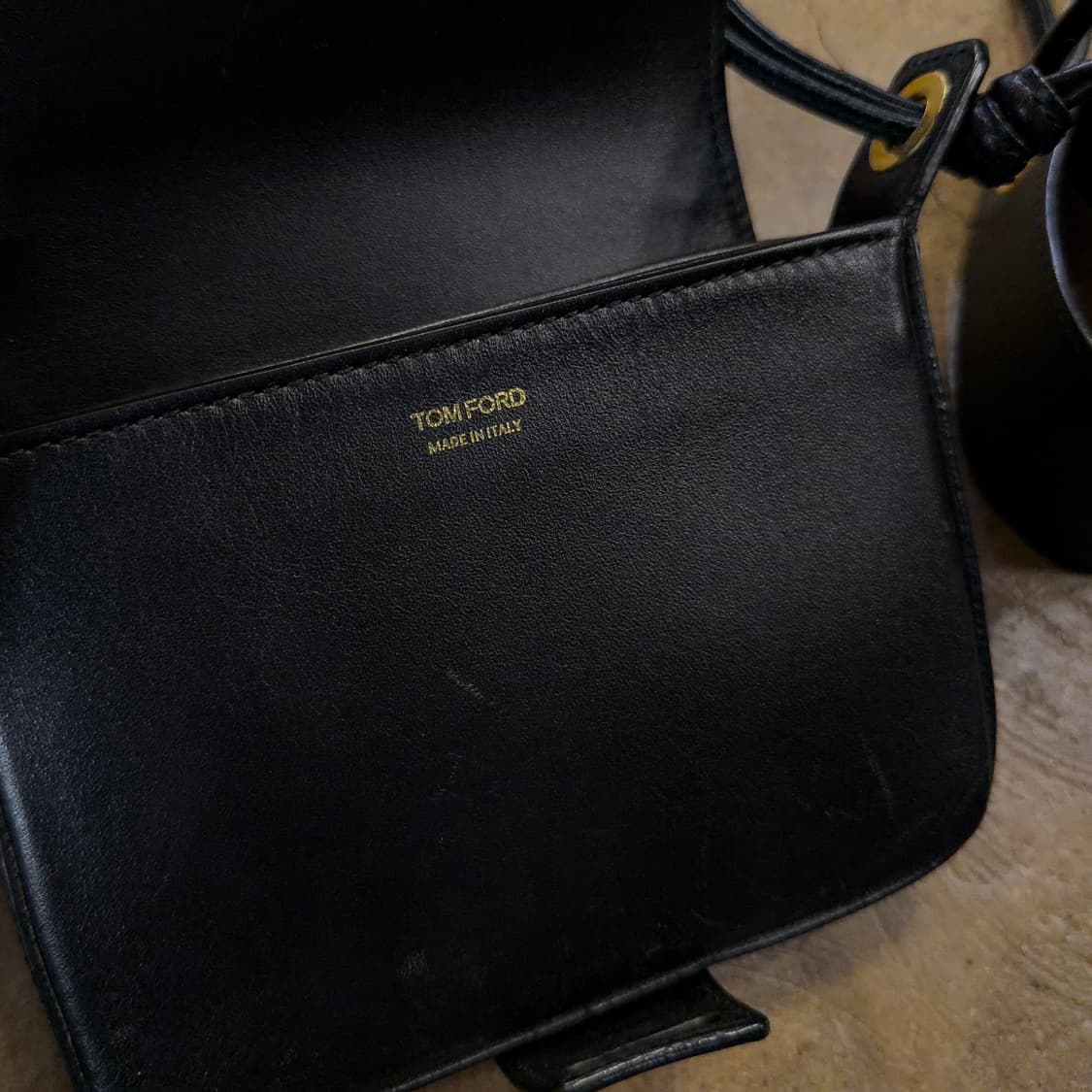톰포드 커프 레더 미니백 상품이미지6