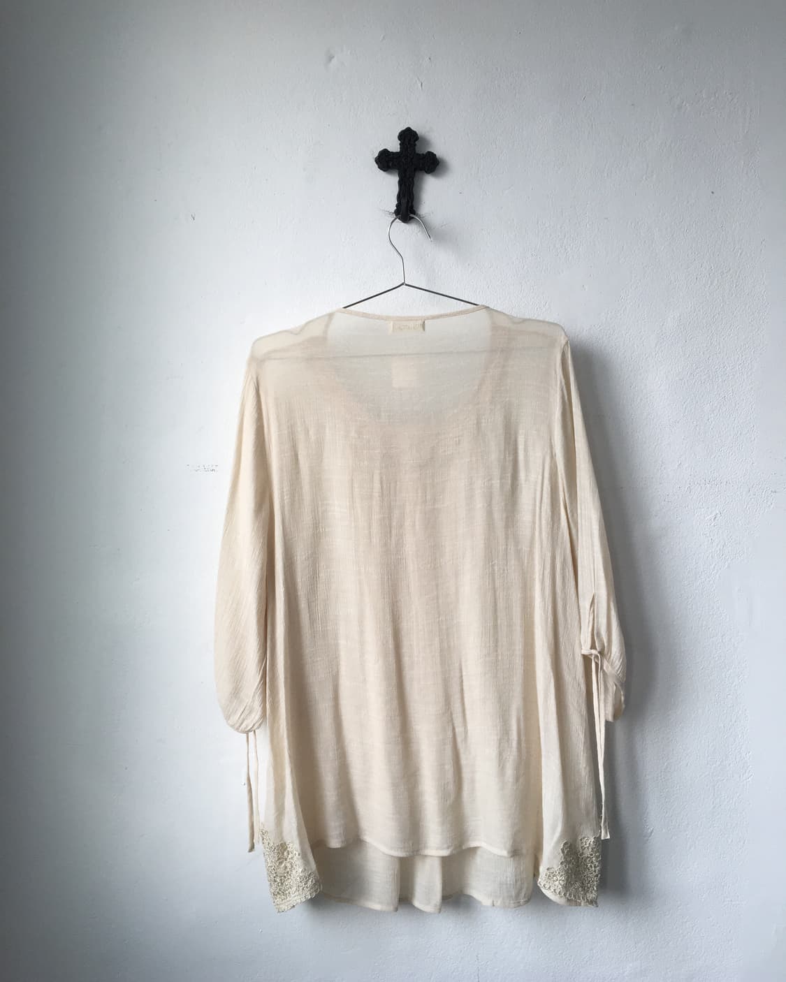 Crochet point unbalanced long blouse 상품이미지3