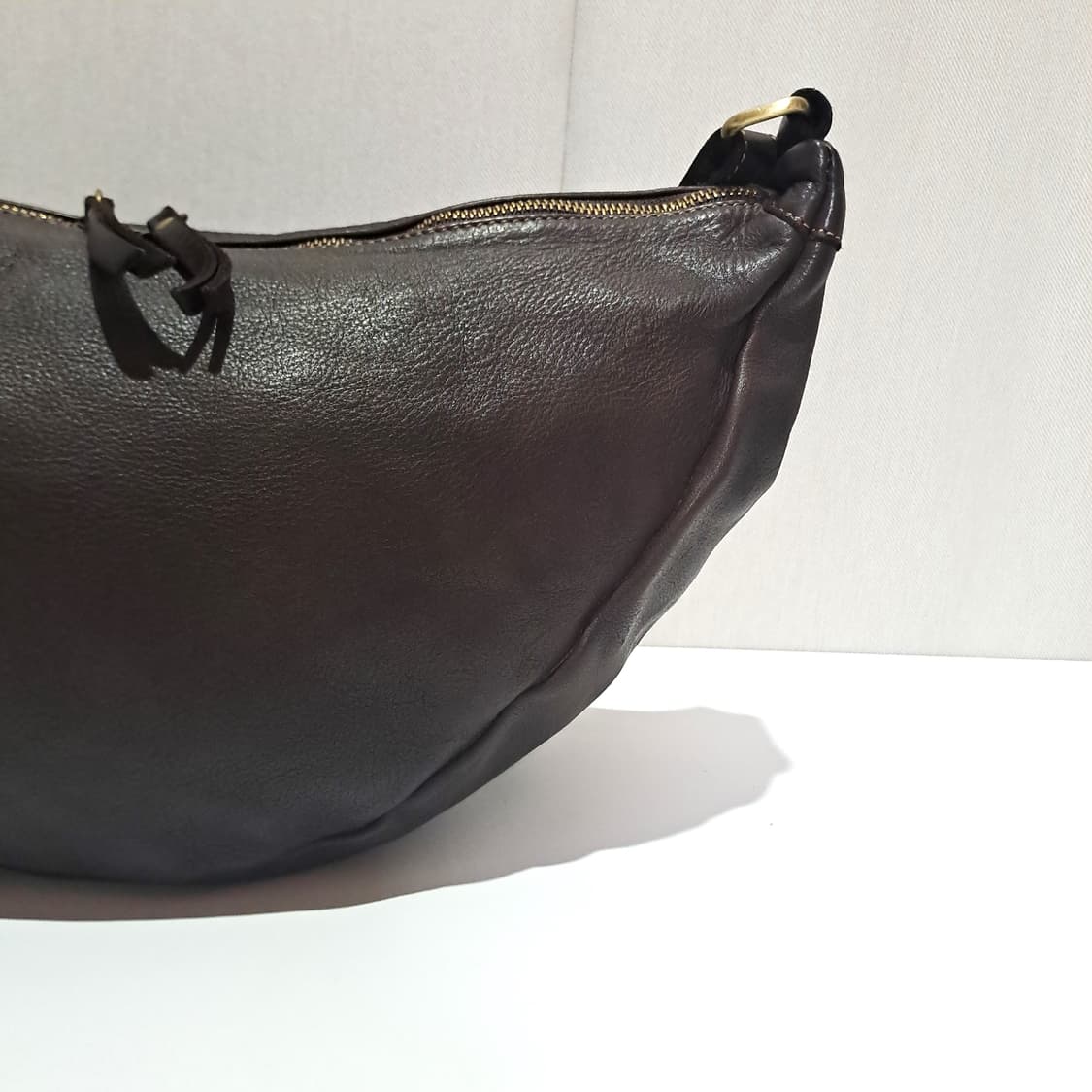 (택포) FRYE 프라이 이태리 직수입 하프문 숄더백 B853 상품이미지4