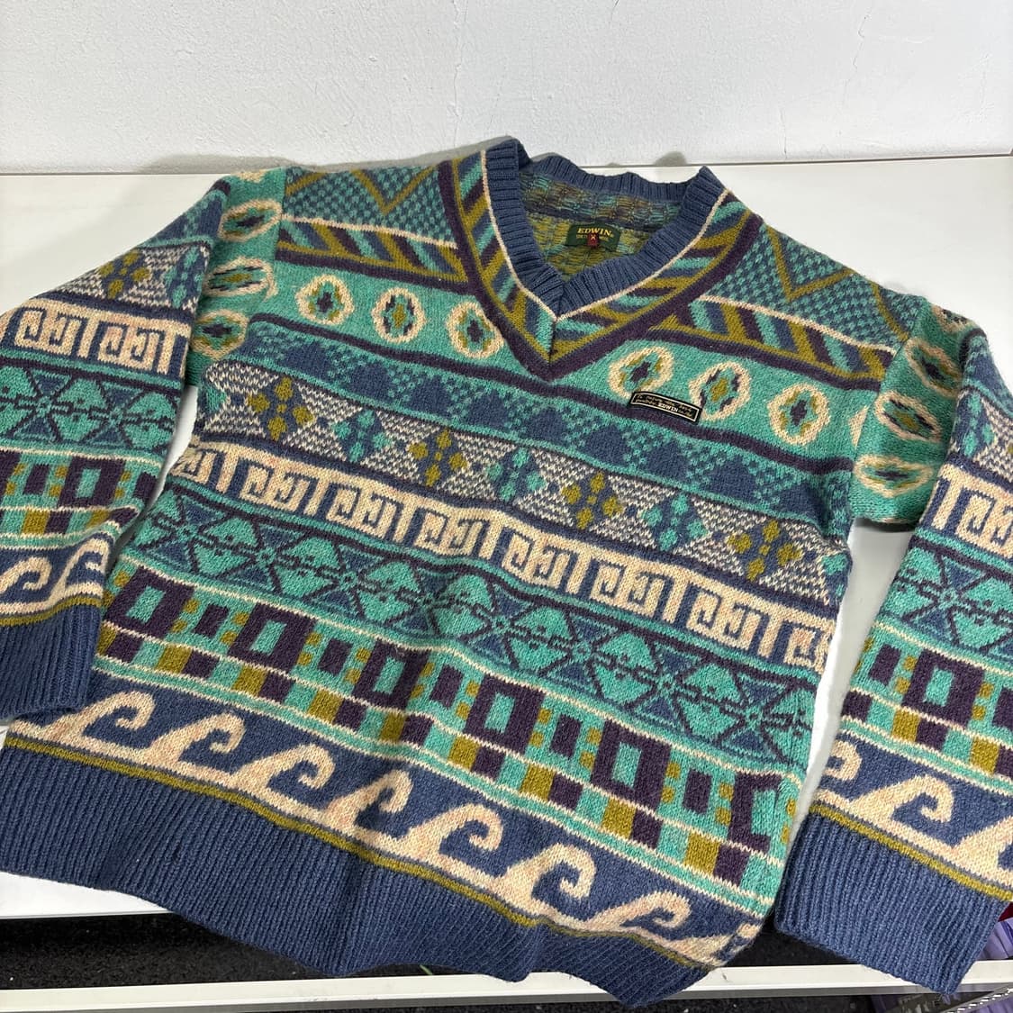 M 에드윈 EDWIN 브이넥 에스닉 자카드 니트 상품이미지2