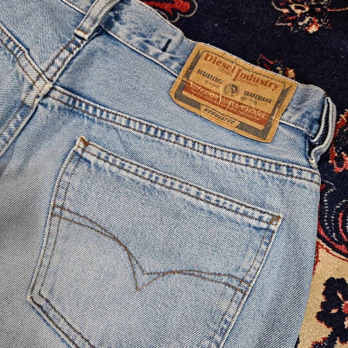 디젤(DIESEL) 빈티지 베이직 데님 팬츠
34 size 상품이미지5