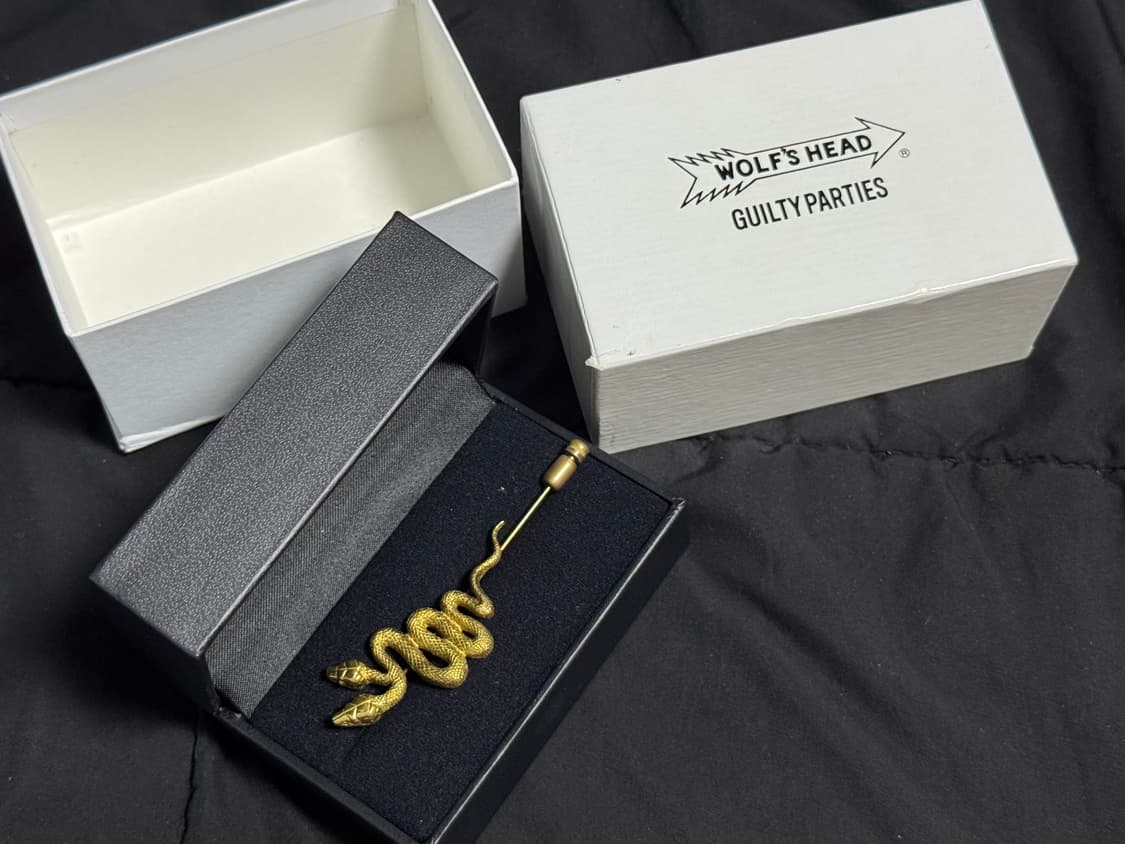 와코마리아 WOLF'S HEAD 뱀 브로치 상품이미지1