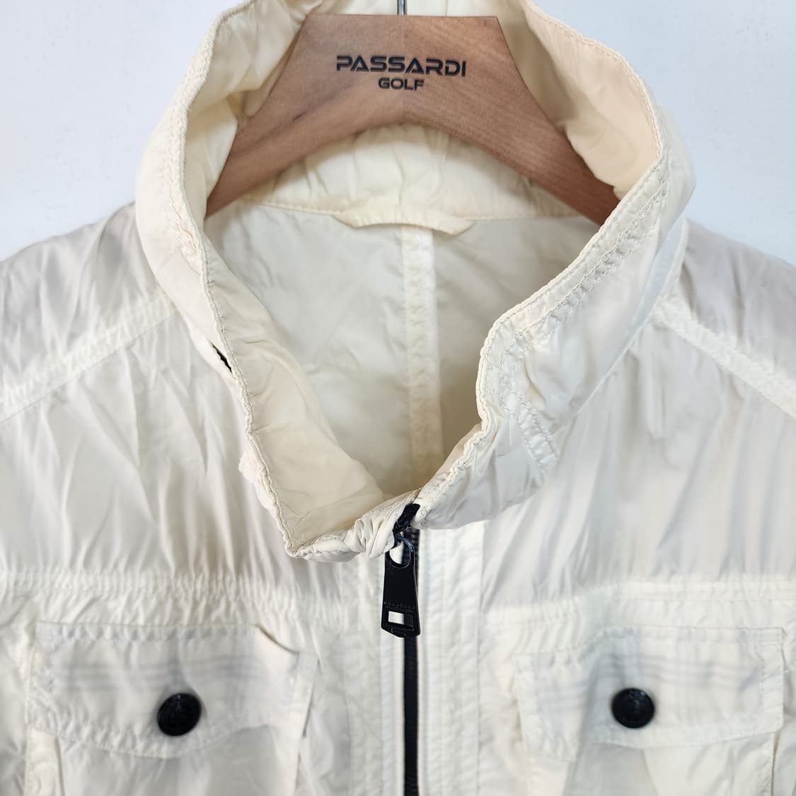 버버리 아이보리색 바람막이 자켓 상품이미지2