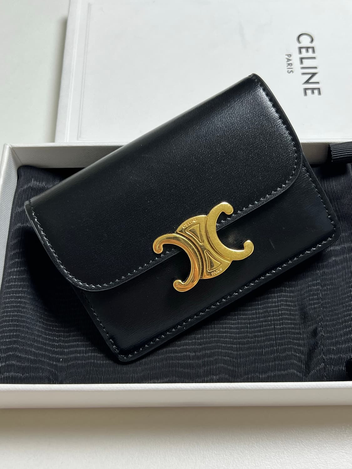 [정품] 셀린느 카드지갑 샤이니 카프스킨 플랩 카드 홀더 블랙 상품이미지2