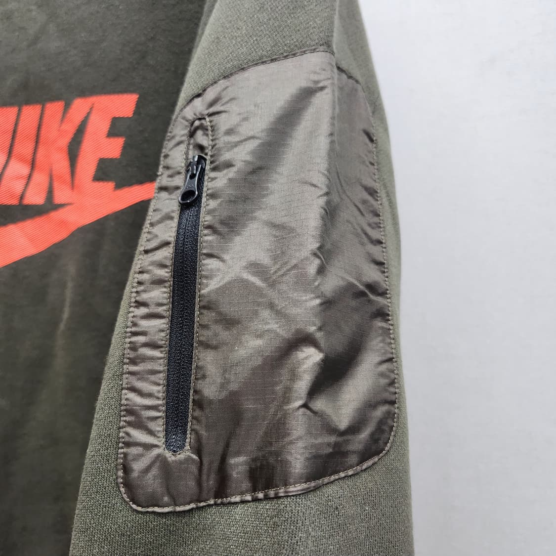 나이키 빅로고 아머포켓 맨투맨 L(L) 남여공용 상품이미지3