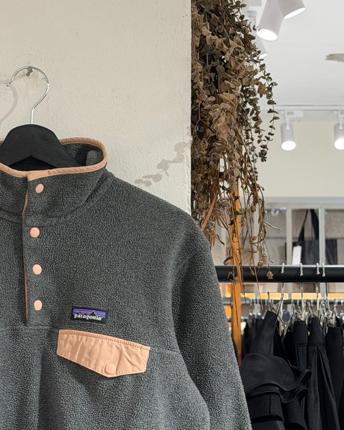 파타고니아 차콜 신칠라 플리스 스냅-T 풀오버 상품이미지3