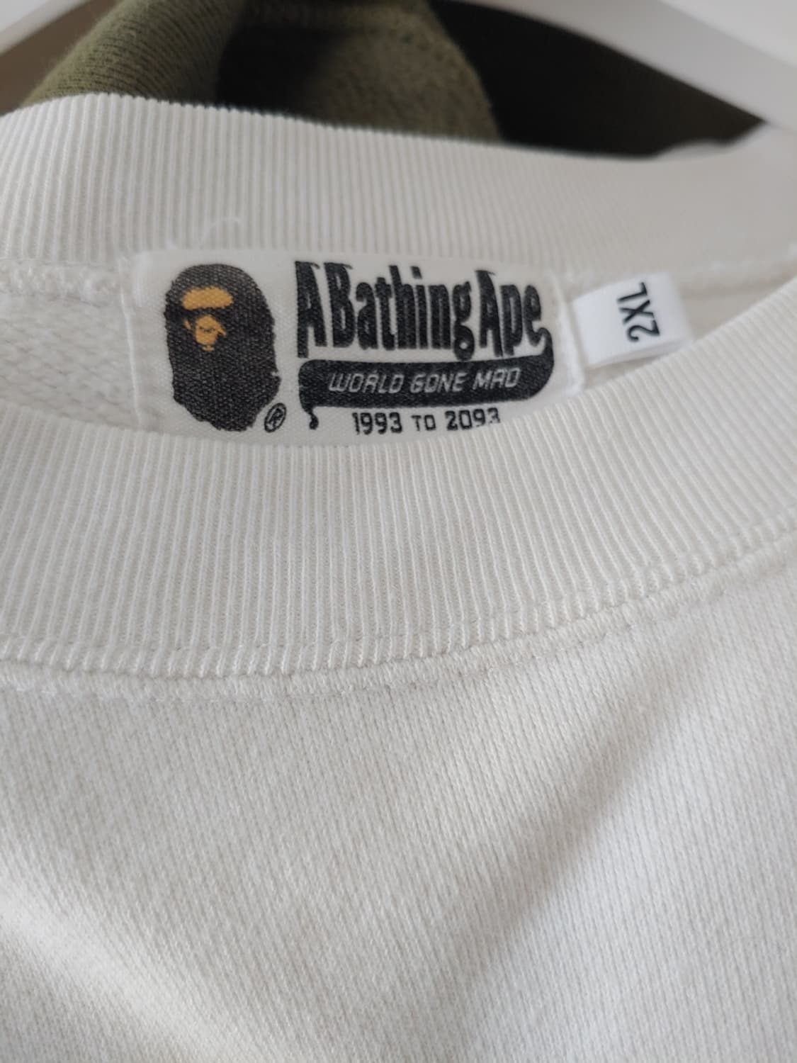 [2XL] 베이프 샤크 맨투맨 화이트 상품이미지3