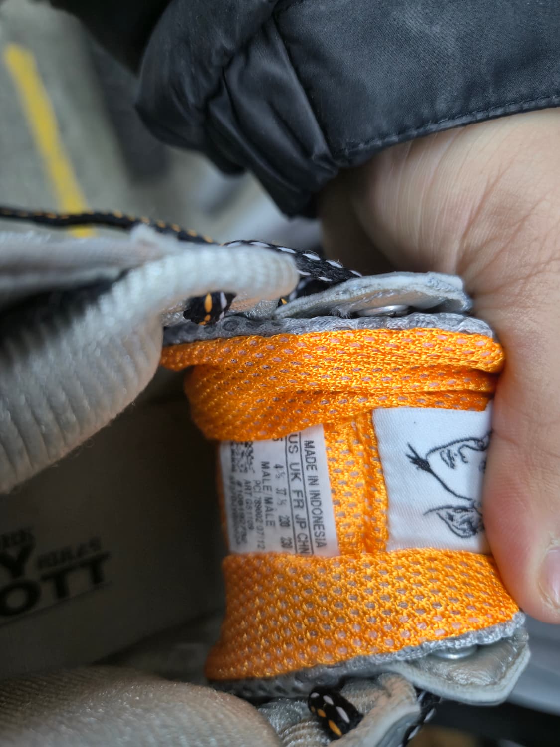 아디다스 제레미 스캇 윙스 스니커즈  상품이미지4