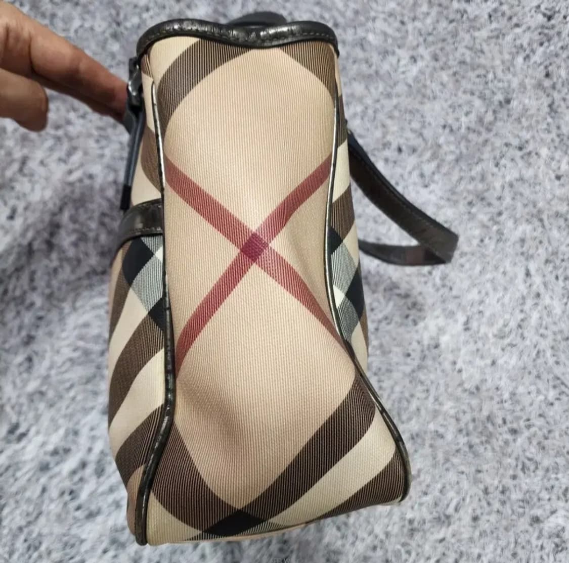 버버리 체크 토트백 상품이미지3