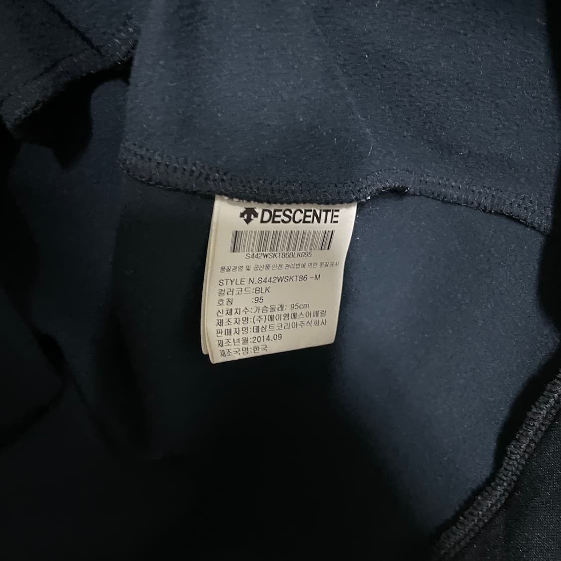 데상트 블랙 후드집업  상품이미지4