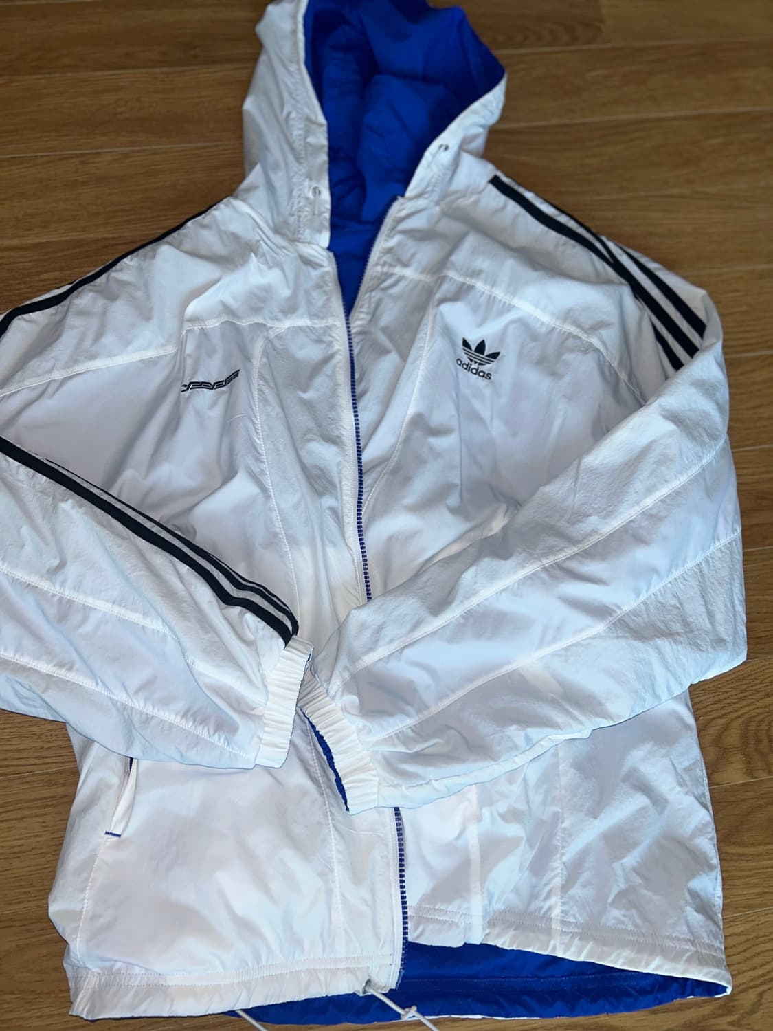 예스아이씨 X 아디다스 비에스 자켓 화이트 상품이미지3