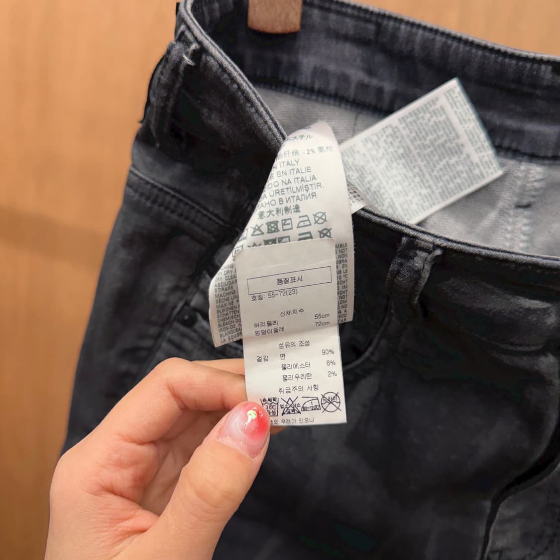 디젤 데님 팬츠 스케일 패턴 백밴딩 로고 패치 백포켓 디테일 흑청 상품이미지9