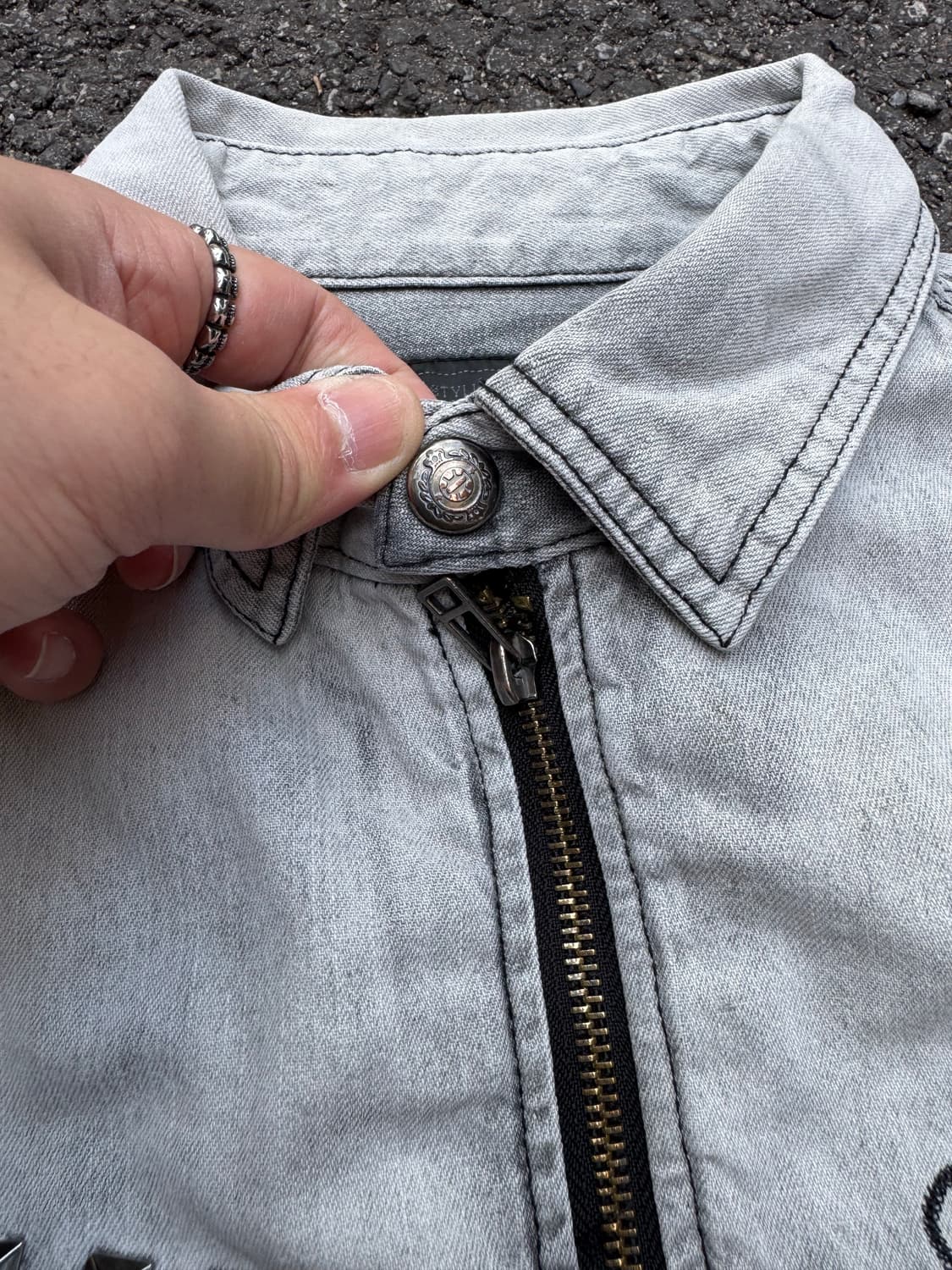 워싱 스터드 디테일 데님 반팔셔츠  상품이미지5