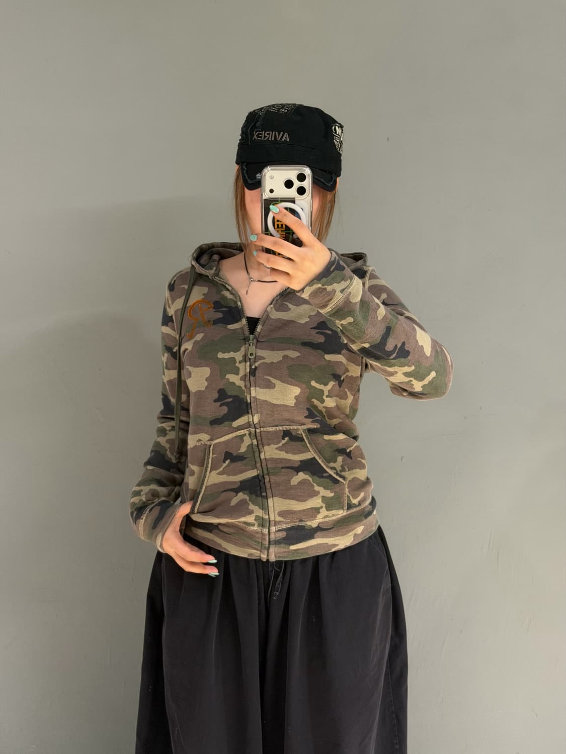 camo pattern stitch detail hood zip-up 상품이미지1