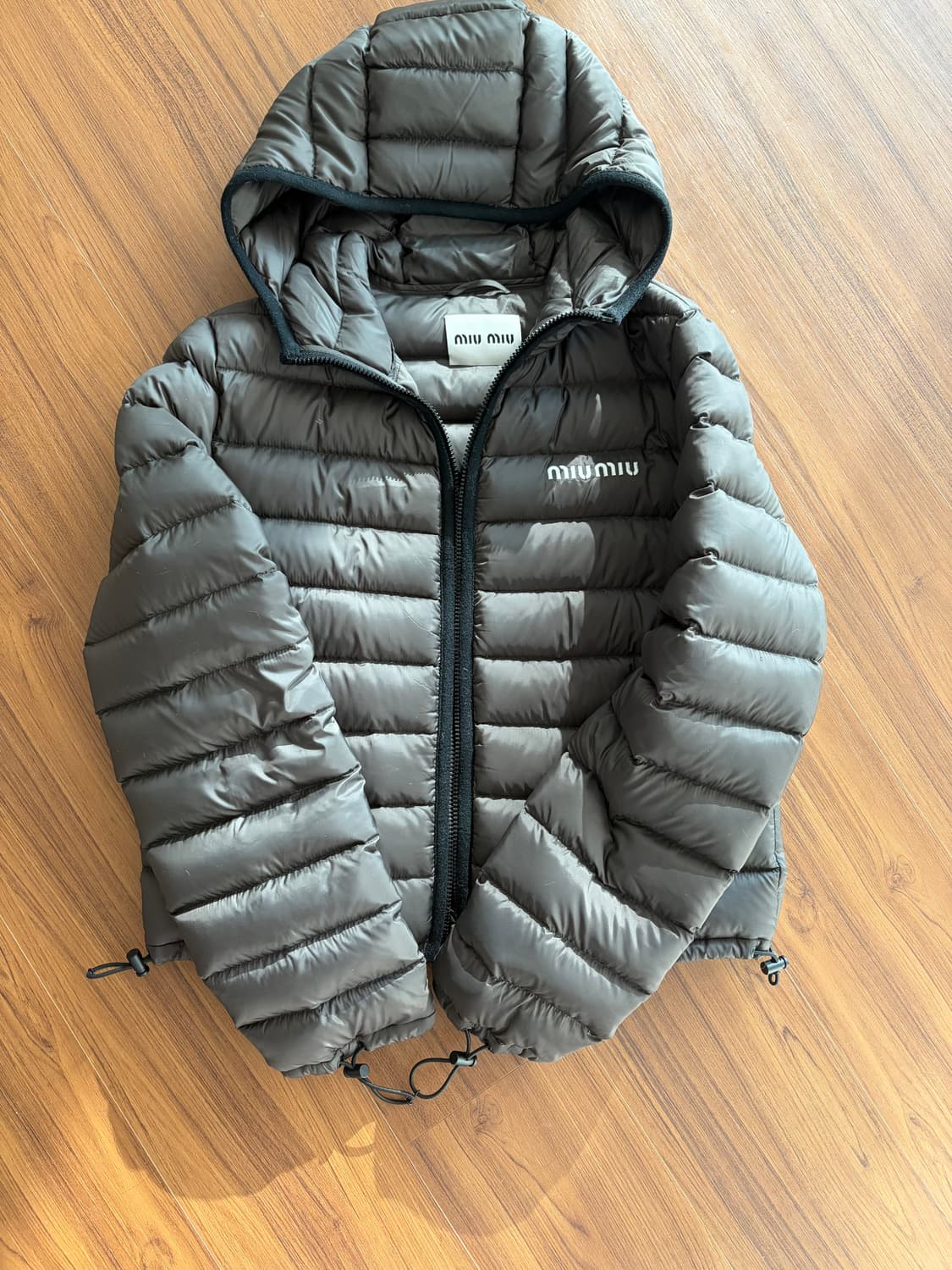 미우미우 패딩팝니다 상품이미지3