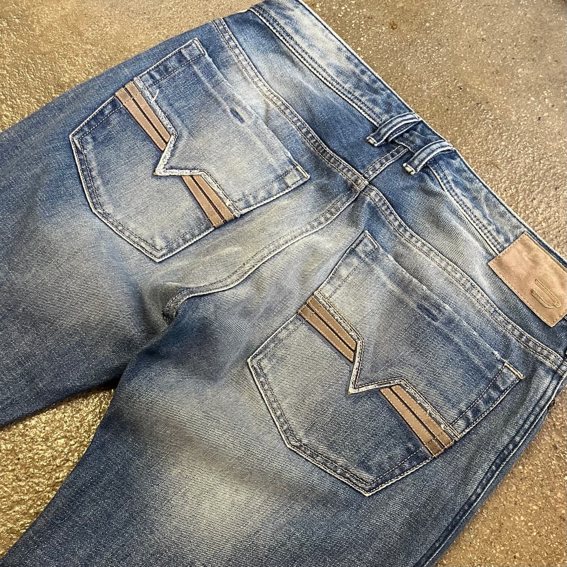 디젤 자티니 데님 부츠컷 (34“) 상품이미지5