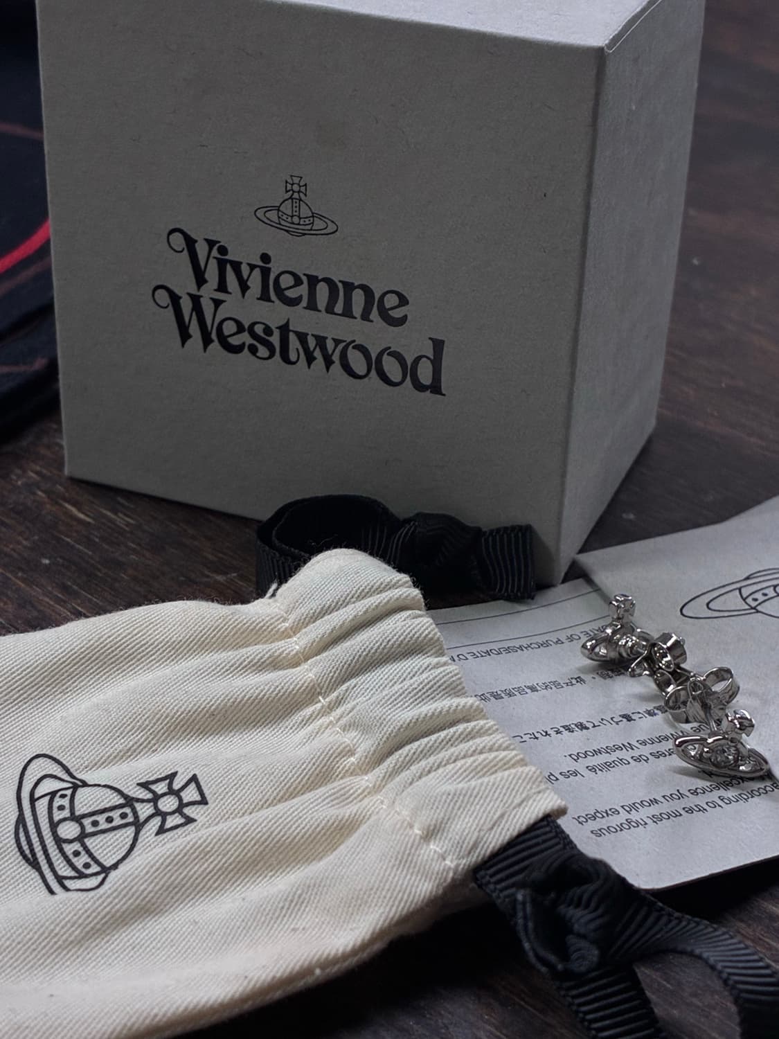 비비안 웨스트우드 나노 솔리테르 이어링 실버 상품이미지5