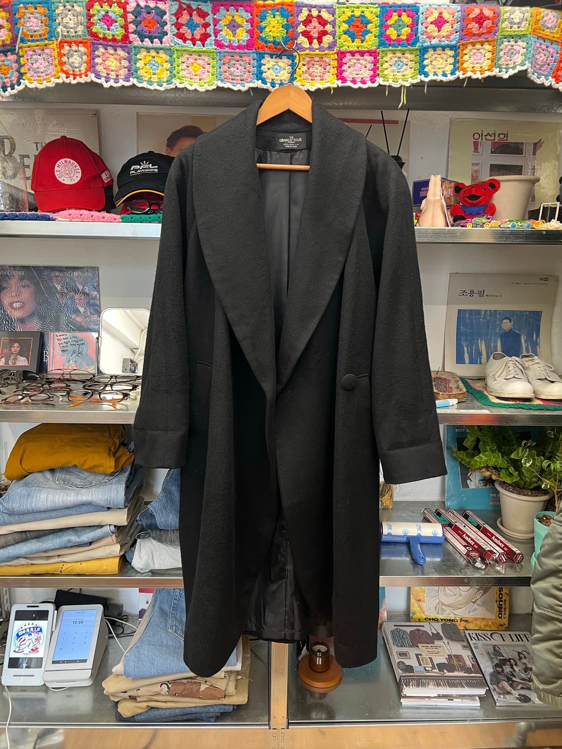 Vintage Black Wide-Collar Long Coat 상품이미지1