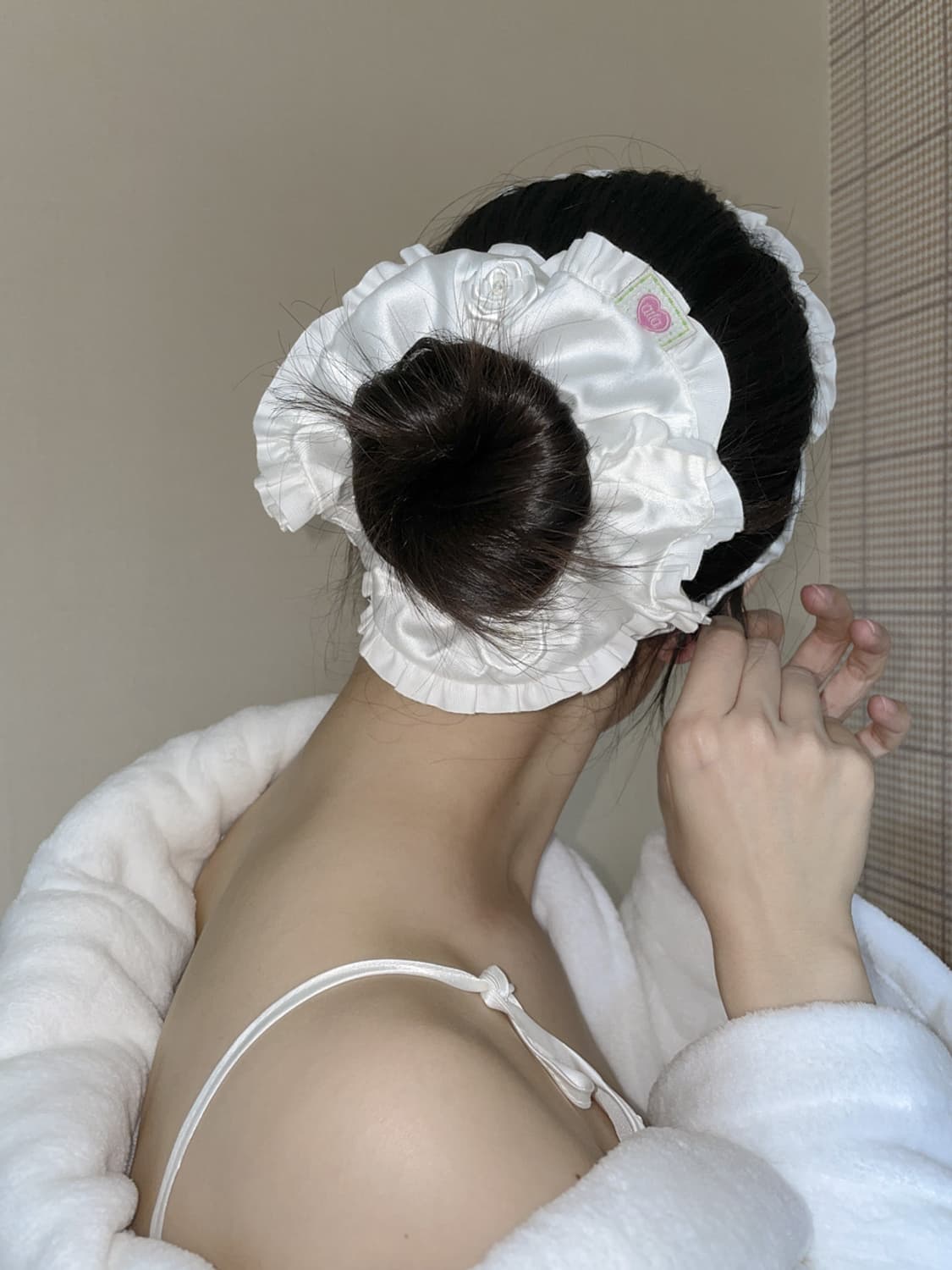 ATTA / Winter rose scrunchie (White) 상품이미지8