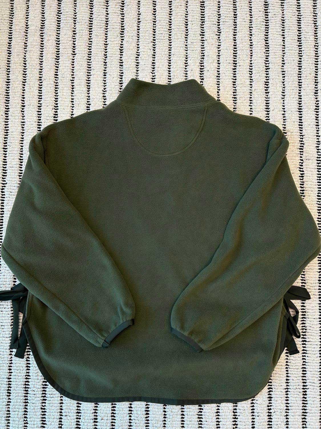 유니클로 화이트마운티니어링 플리스맨투맨 상품이미지2