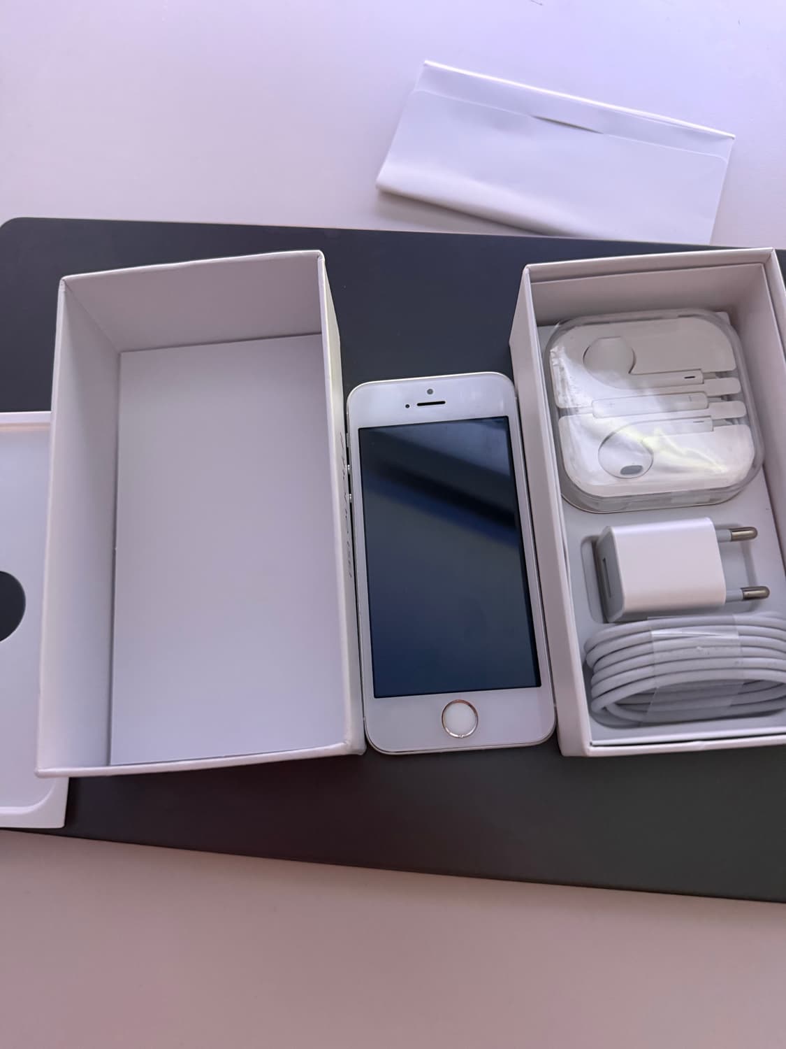정품 무음 아이폰 se1 실버 128기가 풀박스 새상품 상품이미지6