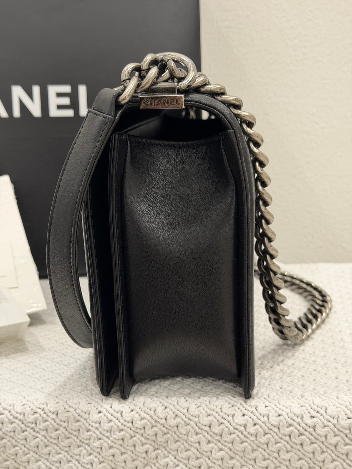샤넬 보이백 라지 (뉴미듐) 블랙 은장 풀박스 19번대 상품이미지8