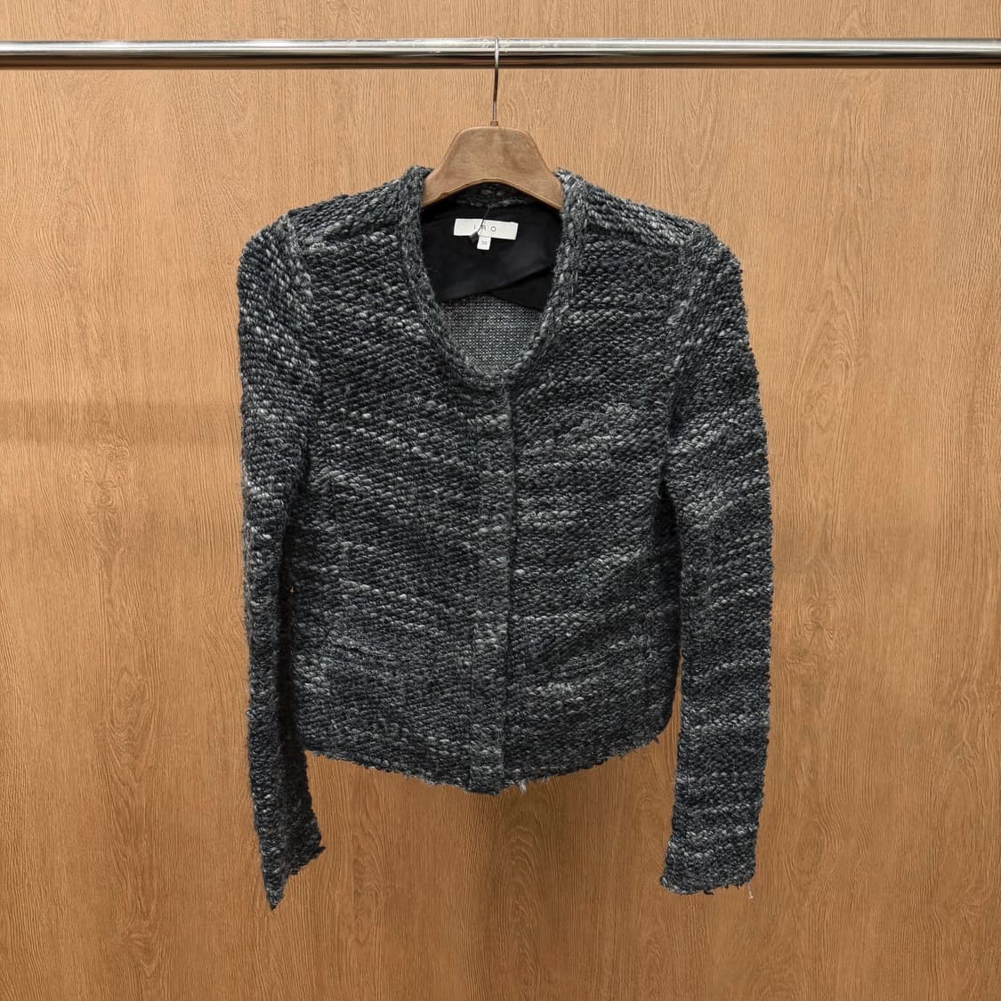 이로 라운드넥 트위드 자켓 노카라 히든 버튼업 디테일 레귤러핏 차콜 상품이미지2