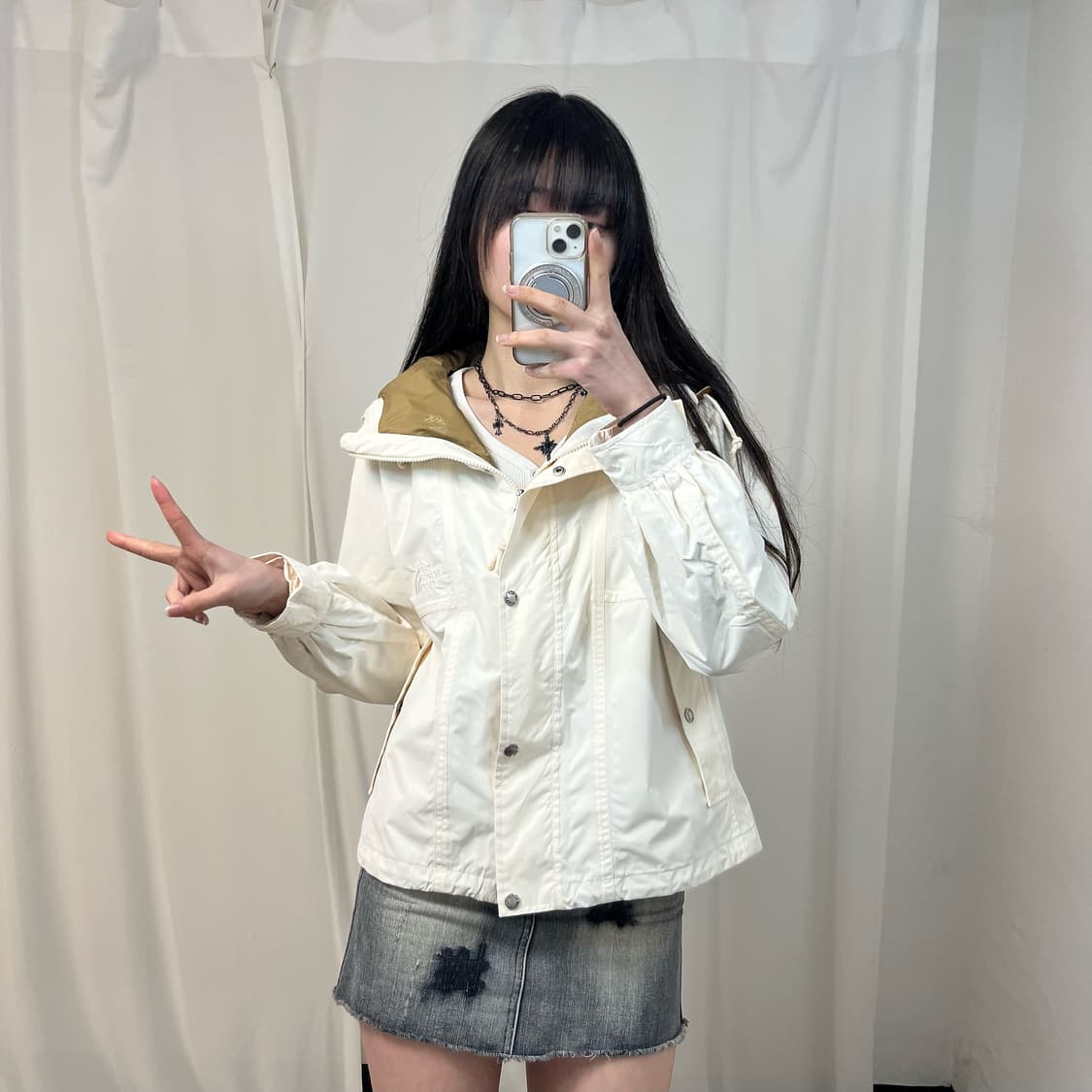 The North Face cream windbreaker 상품이미지2